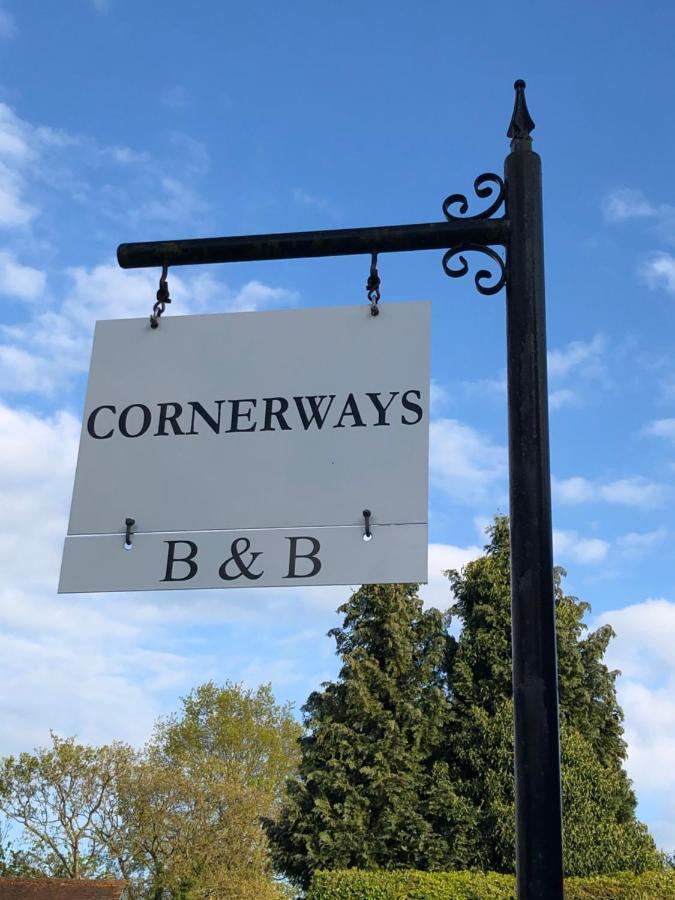 Cornerways B&B 치핑캠프던 외부 사진
